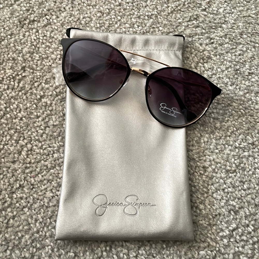 Jessica Simpson Retro Women's Round Metal Sunglasses with 100% Uv Protection.